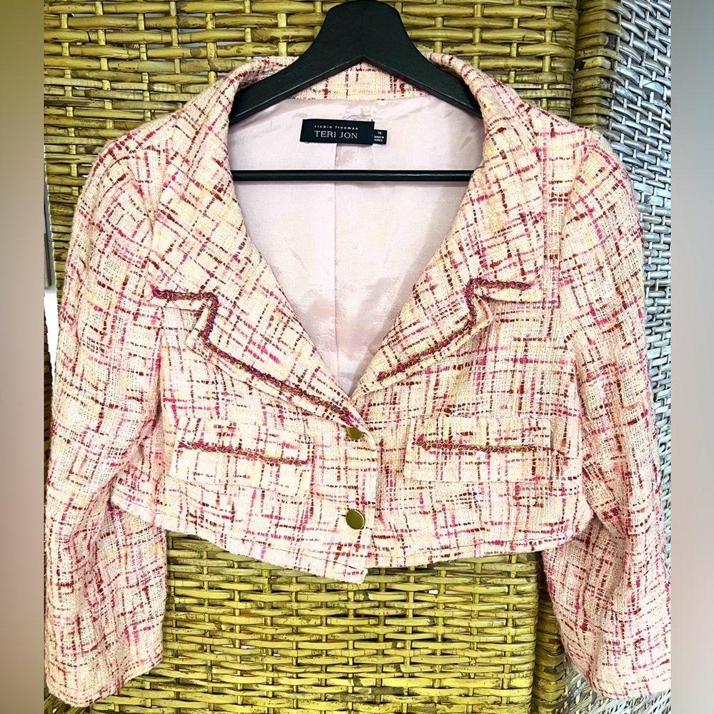 Teri Jon-Rickie Freeman,Size:14 Tweed crop jacket, fabric waves-inner lining.
